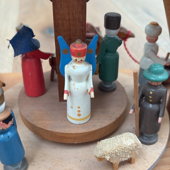 Vintage Pyramid Made in German Democratic Republic Wood Nativity Scene - Picture 7 of 13
